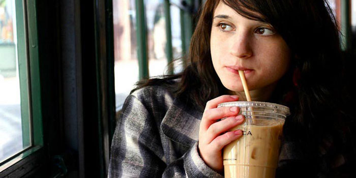 12 ترفندی که بدون مصرف قهوه می توانید بیدار بمانید